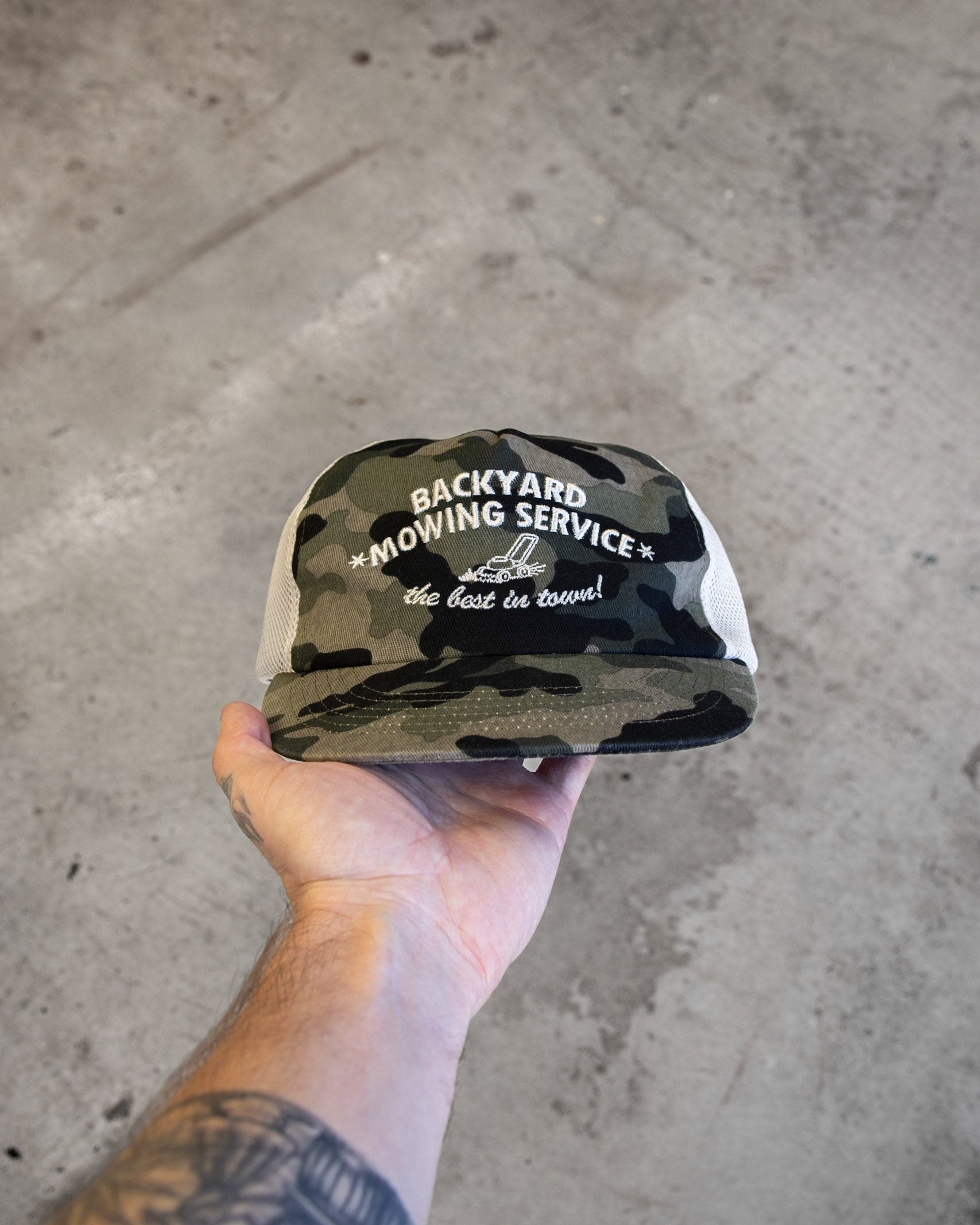 MOWING SERVICE TRUCKER CAP