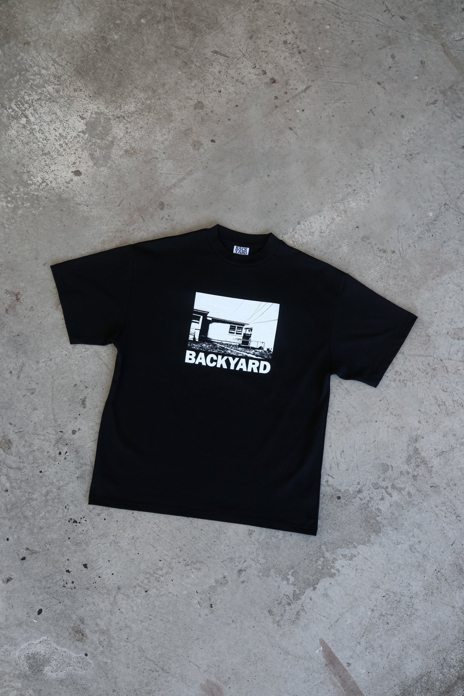 NOSTALGIC TEE - BLACK